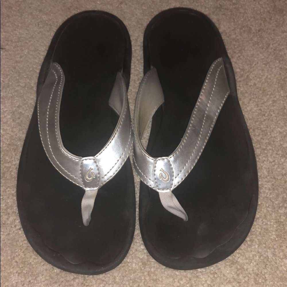 Olu Kai ohana silver flip flops